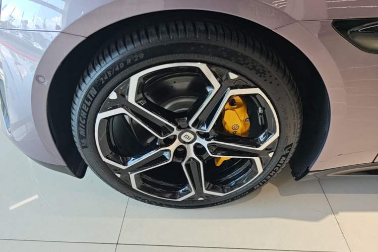 Used Xiaomi Auto SU7 2024 Four-Wheel Drive Ultra-Long Range Advanced Intelligent Driving Max Edition Left Front Wheel Hub
