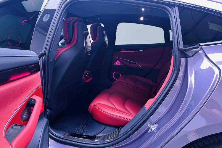 Used Xiaomi Auto SU7 2024 Four-Wheel Drive Ultra-Long Range Advanced Intelligent Driving Max Edition Left Rear Seat
