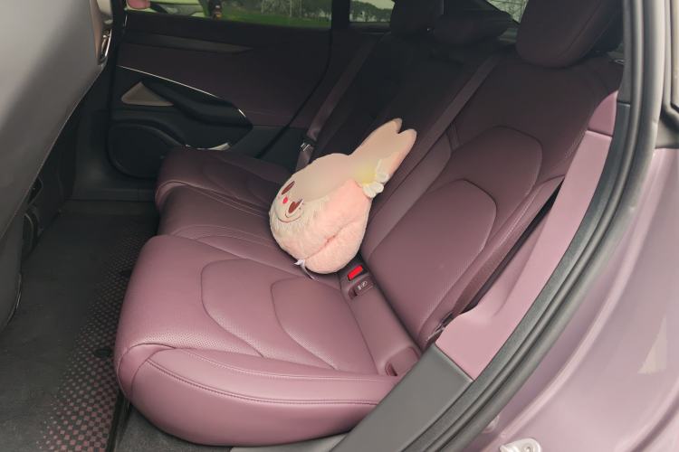 Used Xiaomi Auto SU7 2024 Four-Wheel Drive Ultra-Long Range Advanced Intelligent Driving Max Edition Left Rear Seat