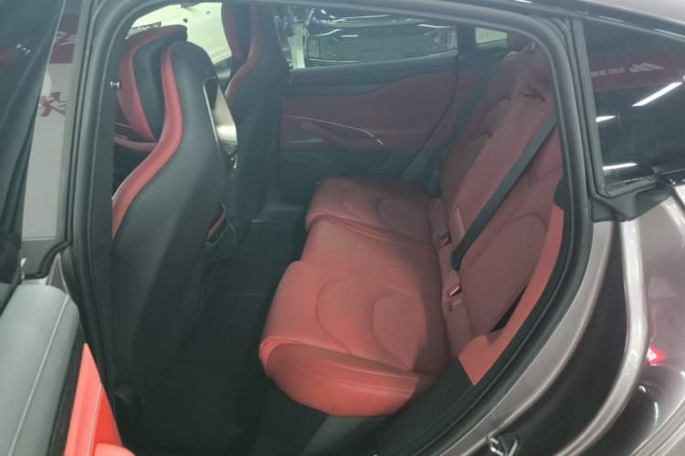 Used Xiaomi Auto SU7 2024 Four-Wheel Drive Ultra-Long Range Advanced Intelligent Driving Max Edition Left Rear Seat