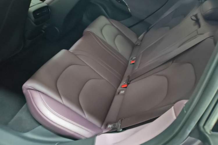 Used Xiaomi Auto SU7 2024 Four-Wheel Drive Ultra-Long Range Advanced Intelligent Driving Max Edition Left Rear Seat