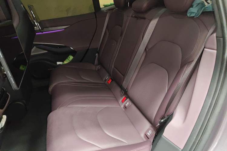 Used Xiaomi Auto SU7 2024 Four-Wheel Drive Ultra-Long Range Advanced Intelligent Driving Max Edition Left Rear Seat
