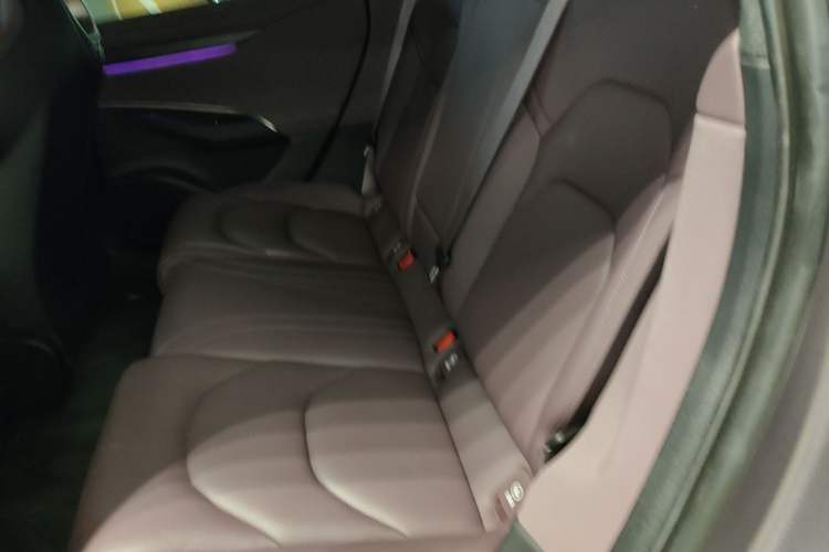 Used Xiaomi Auto SU7 2024 Rear-Drive Ultra-Long Range Advanced Pro-Level Intelligent Driving Version Left Rear Seat