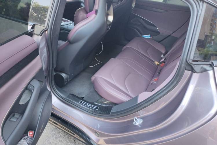Used Xiaomi Auto SU7 2024 Four-Wheel Drive Ultra-Long Range Advanced Intelligent Driving Max Edition Left Rear Seat