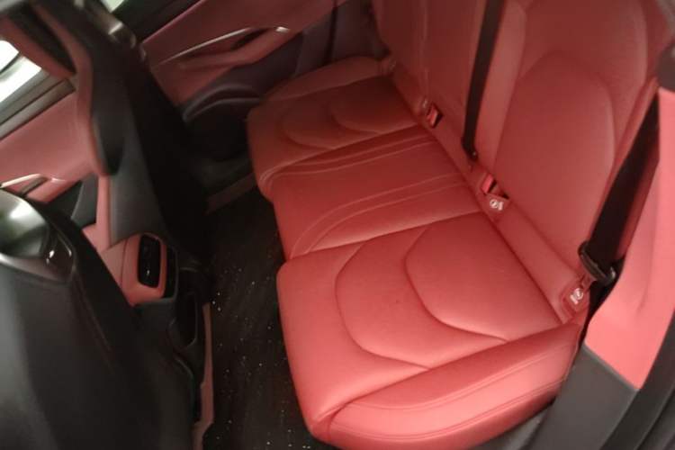 Used Xiaomi Auto SU7 2024 Rear-Drive Ultra-Long Range Advanced Pro-Level Intelligent Driving Version Left Rear Seat