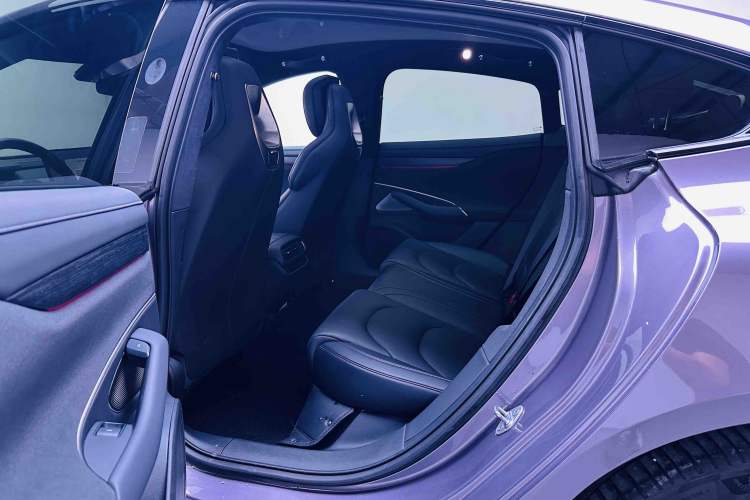 Used Xiaomi Auto SU7 2024 Four-Wheel Drive Ultra-Long Range Advanced Intelligent Driving Max Edition Left Rear Seat