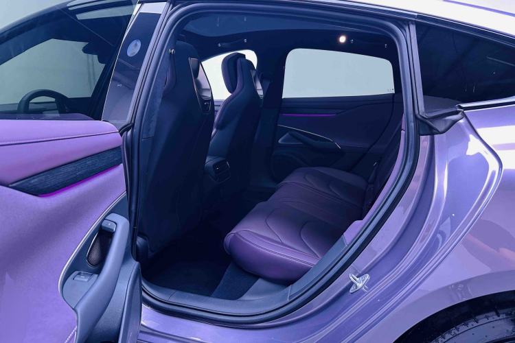 Used Xiaomi Auto SU7 2024 Four-Wheel Drive Ultra-Long Range Advanced Intelligent Driving Max Edition Left Rear Seat