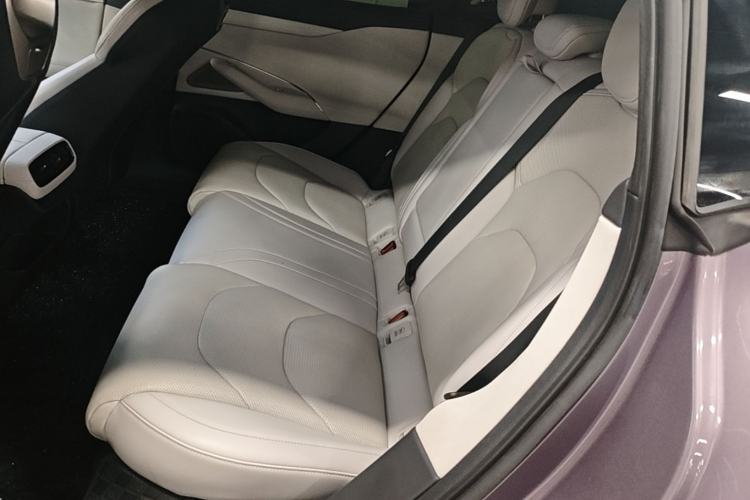 Used Xiaomi Auto SU7 2024 Four-Wheel Drive Ultra-Long Range Advanced Intelligent Driving Max Edition Left Rear Seat