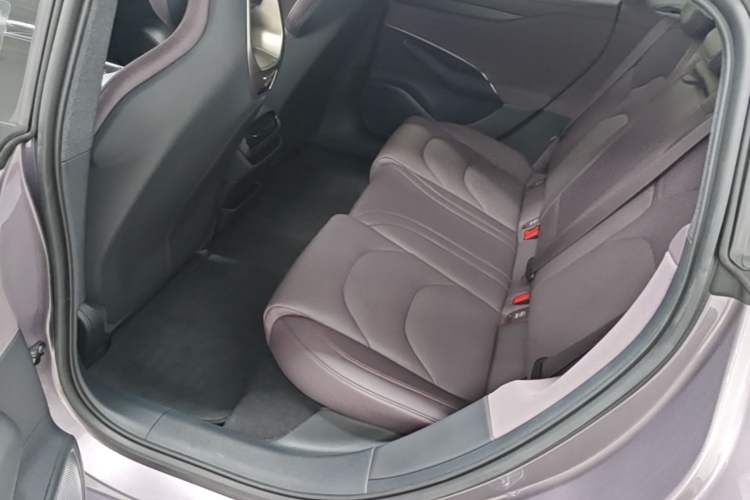 Used Xiaomi Auto SU7 2024 Rear-Drive Long-Range Intelligent Driving Version Left Rear Seat