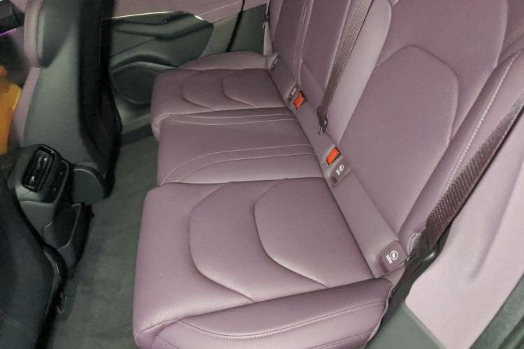 Used Xiaomi Auto SU7 2024 Rear-Drive Ultra-Long Range Advanced Pro-Level Intelligent Driving Version Left Rear Seat