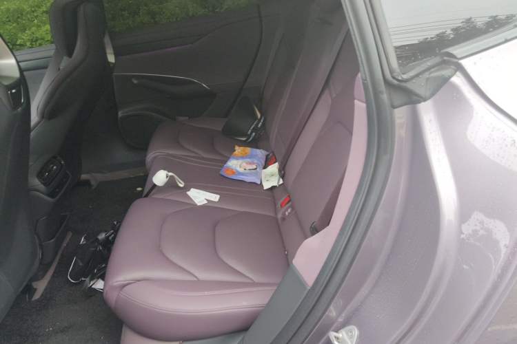 Used Xiaomi Auto SU7 2024 Rear-Drive Ultra-Long Range Advanced Pro-Level Intelligent Driving Version Left Rear Seat