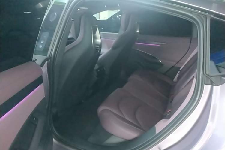 Used Xiaomi Auto SU7 2024 Rear-Drive Ultra-Long Range Advanced Pro-Level Intelligent Driving Version Left Rear Seat