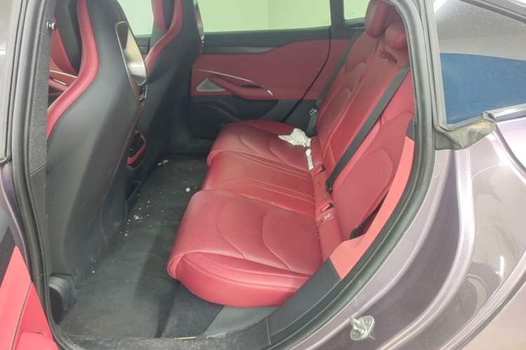 Used Xiaomi Auto SU7 2024 Rear-Drive Long-Range Intelligent Driving Version Left Rear Seat