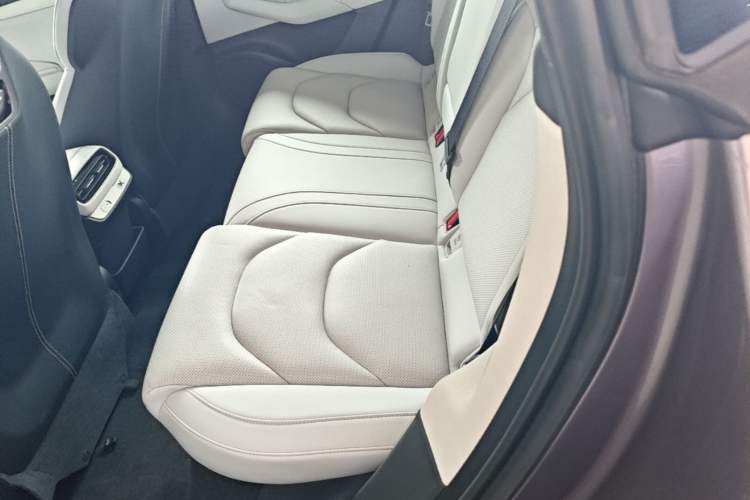 Used Xiaomi Auto SU7 2024 Rear-Drive Long-Range Intelligent Driving Version Left Rear Seat