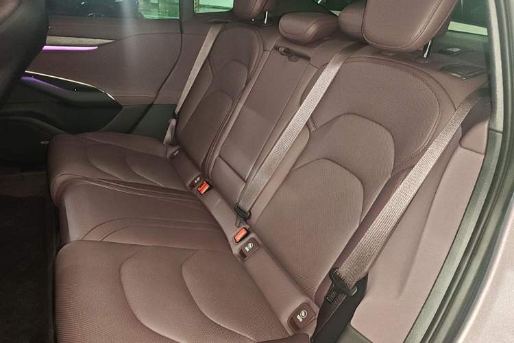 Used Xiaomi Auto SU7 2024 Rear-Drive Long-Range Intelligent Driving Version Left Rear Seat