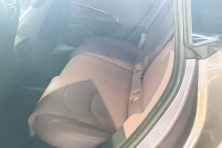 Used Xiaomi Auto SU7 2024 Rear-Drive Ultra-Long Range Advanced Pro-Level Intelligent Driving Version Left Rear Seat