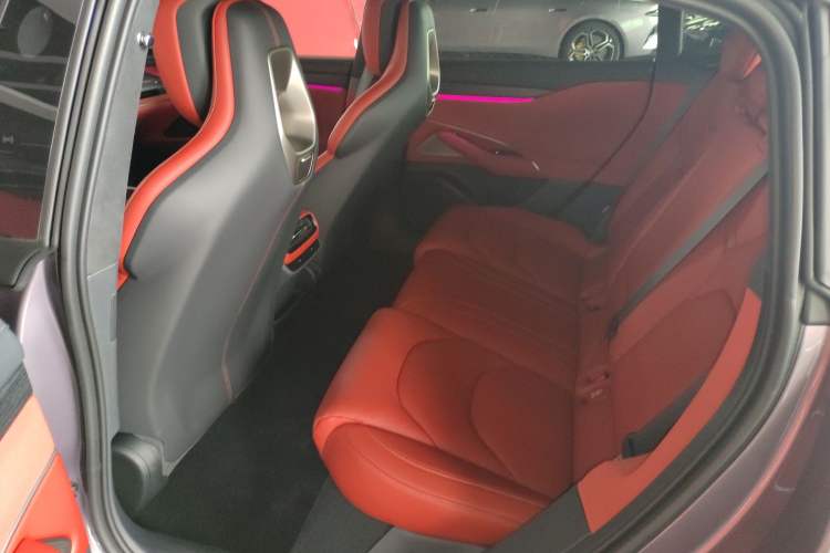 Used Xiaomi Auto SU7 2024 Four-Wheel Drive Ultra-Long Range Advanced Intelligent Driving Max Edition Left Rear Seat