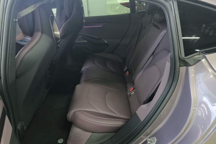 Used Xiaomi Auto SU7 2024 Rear-Drive Ultra-Long Range Advanced Pro-Level Intelligent Driving Version Left Rear Seat