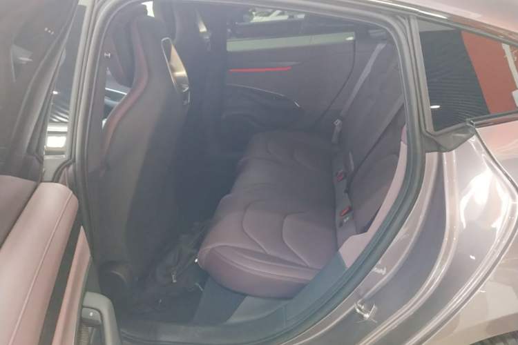 Used Xiaomi Auto SU7 2024 Four-Wheel Drive Ultra-Long Range Advanced Intelligent Driving Max Edition Left Rear Seat