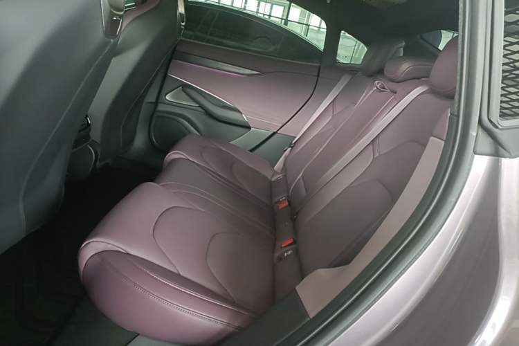 Used Xiaomi Auto SU7 2024 Rear-Drive Ultra-Long Range Advanced Pro-Level Intelligent Driving Version Left Rear Seat