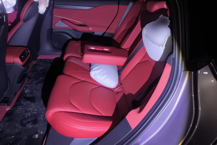 Used Xiaomi Auto SU7 2024 Four-Wheel Drive Ultra-Long Range Advanced Intelligent Driving Max Edition Left Rear Seat