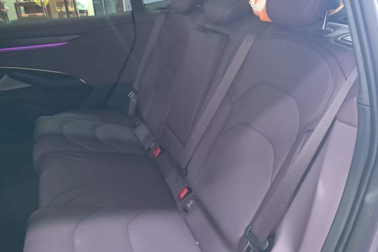 Used Xiaomi Auto SU7 2024 Rear-Drive Ultra-Long Range Advanced Pro-Level Intelligent Driving Version Left Rear Seat