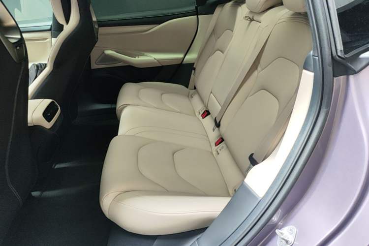 Used Xiaomi Auto SU7 2024 Four-Wheel Drive Ultra-Long Range Advanced Intelligent Driving Max Edition Left Rear Seat