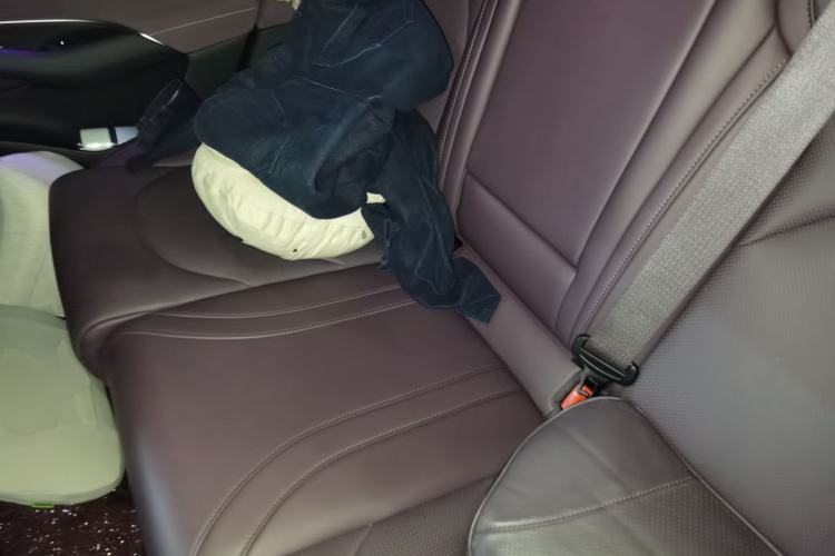 Used Xiaomi Auto SU7 2024 Rear-Drive Ultra-Long Range Advanced Pro-Level Intelligent Driving Version Left Rear Seat
