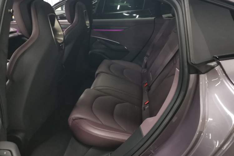 Used Xiaomi Auto SU7 2024 Four-Wheel Drive Ultra-Long Range Advanced Intelligent Driving Max Edition Left Rear Seat