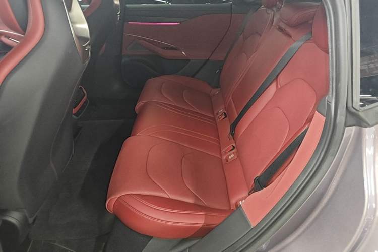 Used Xiaomi Auto SU7 2024 Rear-Drive Long-Range Intelligent Driving Version Left Rear Seat