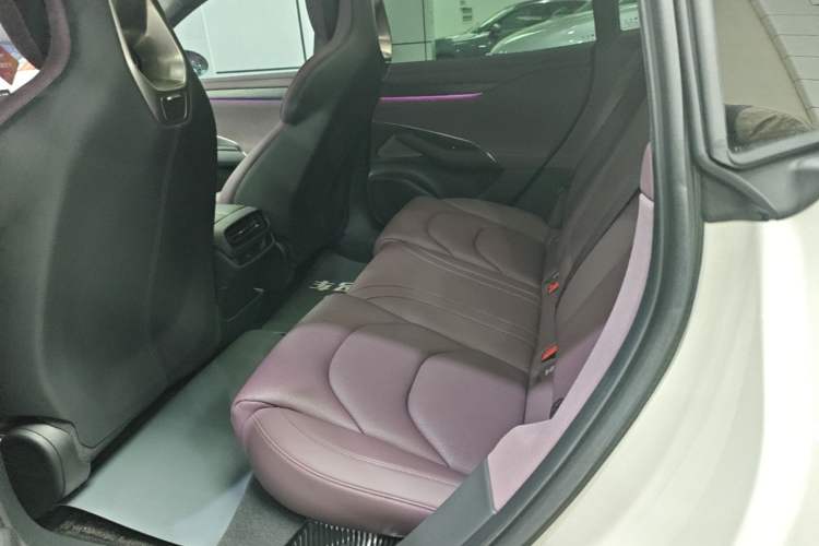 Used Xiaomi Auto SU7 2024 Rear-Drive Long-Range Intelligent Driving Version Left Rear Seat