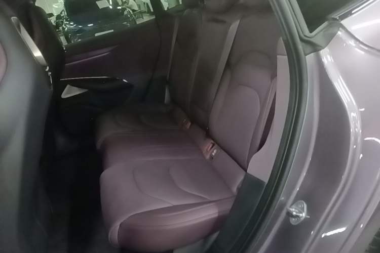 Used Xiaomi Auto SU7 2024 Rear-Drive Ultra-Long Range Advanced Pro-Level Intelligent Driving Version Left Rear Seat