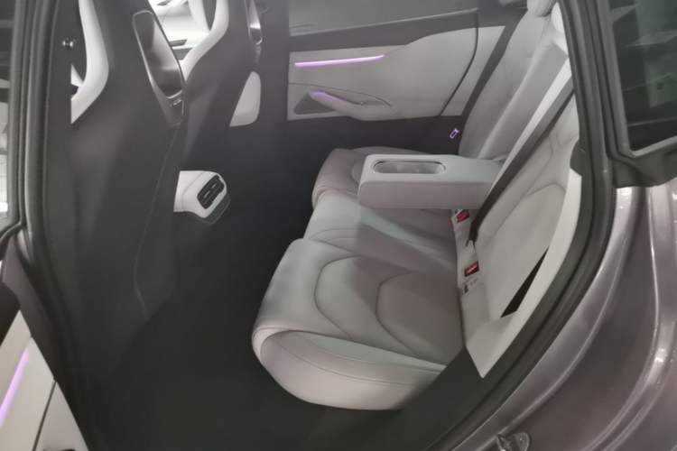 Used Xiaomi Auto SU7 2024 Four-Wheel Drive Ultra-Long Range Advanced Intelligent Driving Max Edition Left Rear Seat