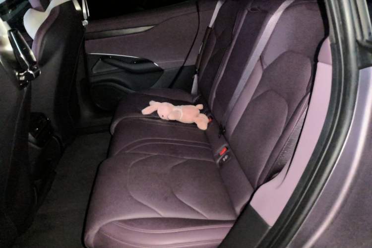 Used Xiaomi Auto SU7 2024 Four-Wheel Drive Ultra-Long Range Advanced Intelligent Driving Max Edition Left Rear Seat