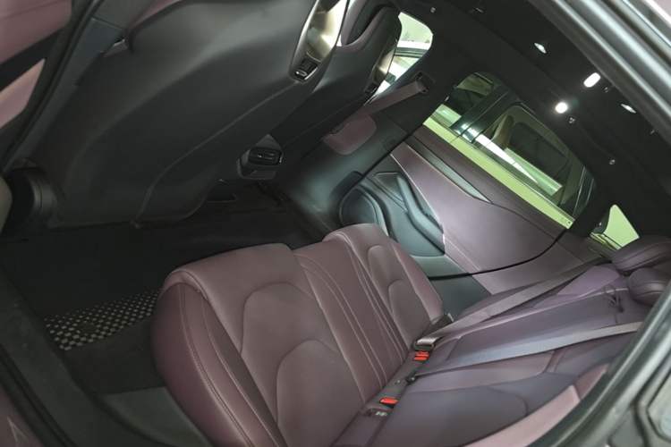Used Xiaomi Auto SU7 2024 Four-Wheel Drive Ultra-Long Range Advanced Intelligent Driving Max Edition Left Rear Seat
