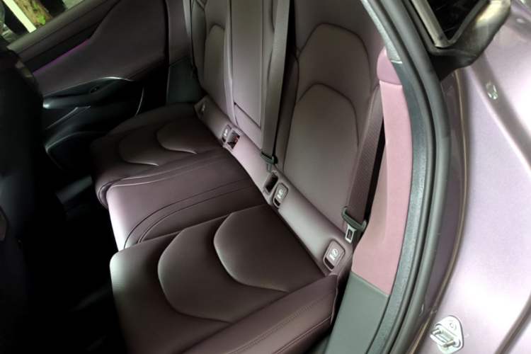 Used Xiaomi Auto SU7 2024 Rear-Drive Ultra-Long Range Advanced Pro-Level Intelligent Driving Version Left Rear Seat