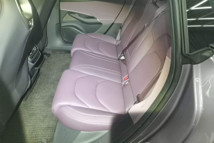 Used Xiaomi Auto SU7 2024 Four-Wheel Drive Ultra-Long Range Advanced Intelligent Driving Max Edition Left Rear Seat
