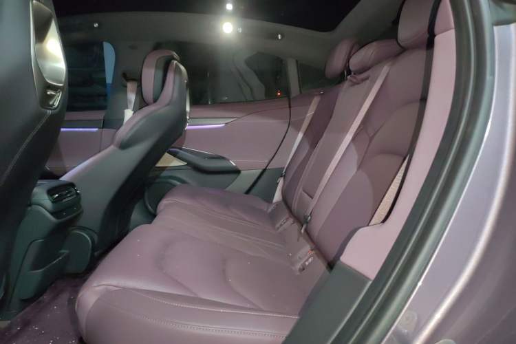 Used Xiaomi Auto SU7 2024 Rear-Drive Long-Range Intelligent Driving Version Left Rear Seat