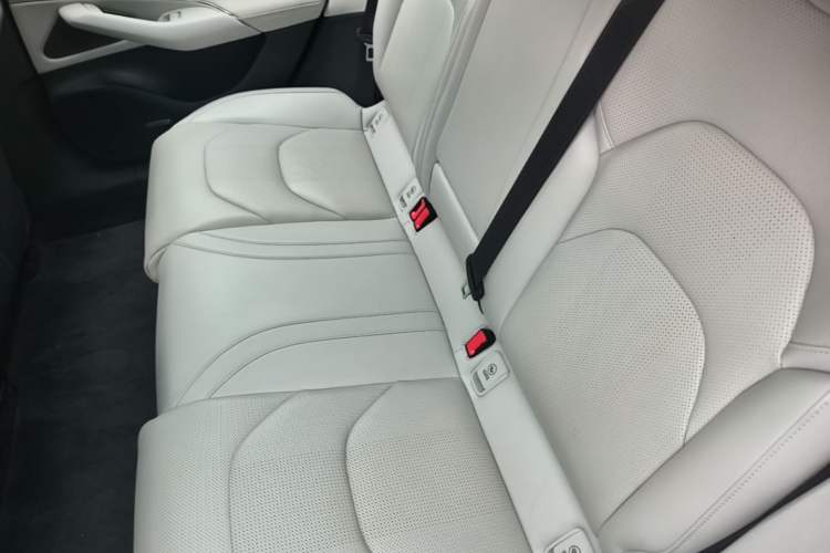 Used Xiaomi Auto SU7 2024 Rear-Drive Ultra-Long Range Advanced Pro-Level Intelligent Driving Version Left Rear Seat