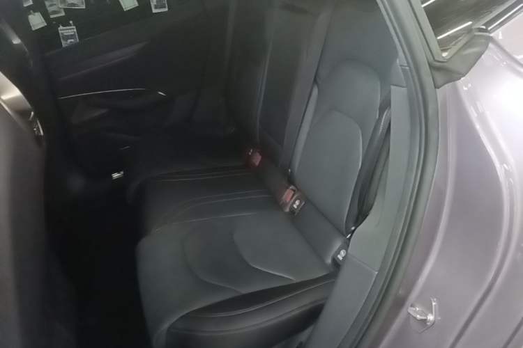 Used Xiaomi Auto SU7 2024 Rear-Drive Ultra-Long Range Advanced Pro-Level Intelligent Driving Version Left Rear Seat