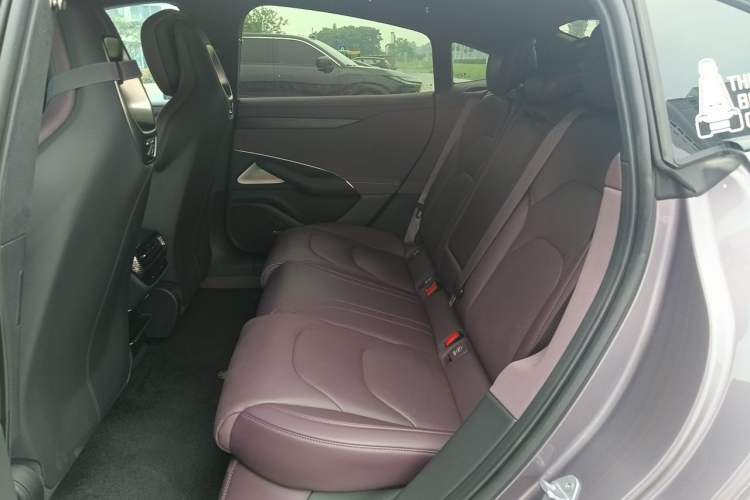 Used Xiaomi Auto SU7 2024 Four-Wheel Drive Ultra-Long Range Advanced Intelligent Driving Max Edition Left Rear Seat