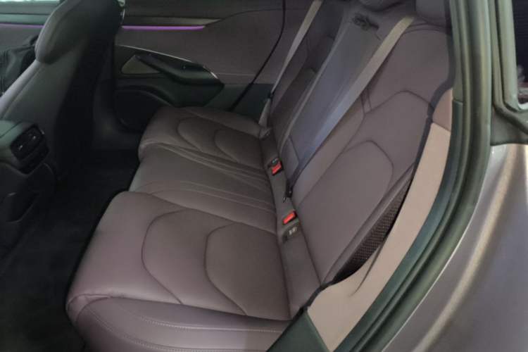 Used Xiaomi Auto SU7 2024 Four-Wheel Drive Ultra-Long Range Advanced Intelligent Driving Max Edition Left Rear Seat