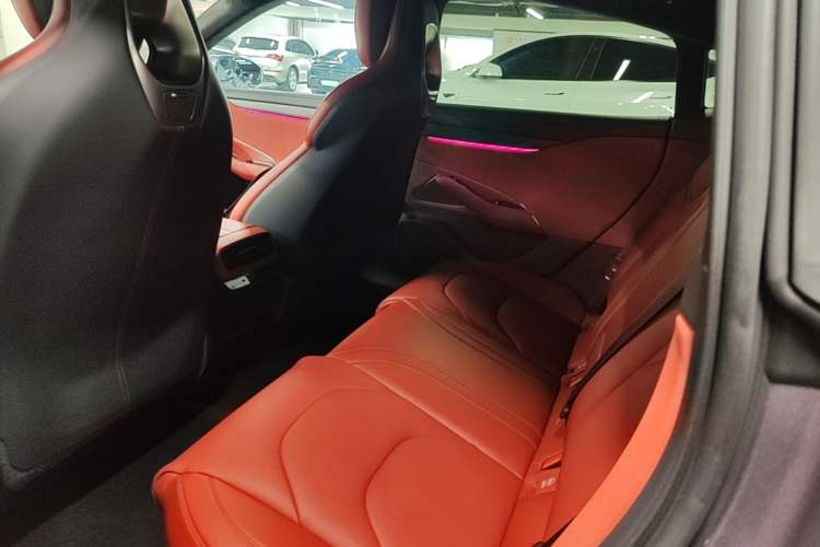 Used Xiaomi Auto SU7 2024 Four-Wheel Drive Ultra-Long Range Advanced Intelligent Driving Max Edition Left Rear Seat