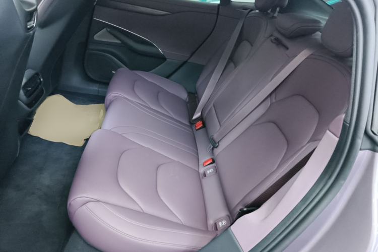 Used Xiaomi Auto SU7 2024 Rear-Drive Ultra-Long Range Advanced Pro-Level Intelligent Driving Version Left Rear Seat