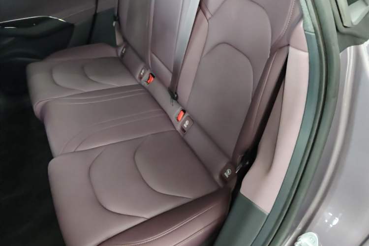 Used Xiaomi Auto SU7 2024 Rear-Drive Ultra-Long Range Advanced Pro-Level Intelligent Driving Version Left Rear Seat