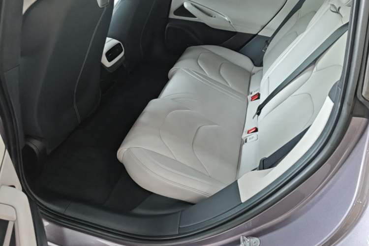 Used Xiaomi Auto SU7 2024 Four-Wheel Drive Ultra-Long Range Advanced Intelligent Driving Max Edition Left Rear Seat