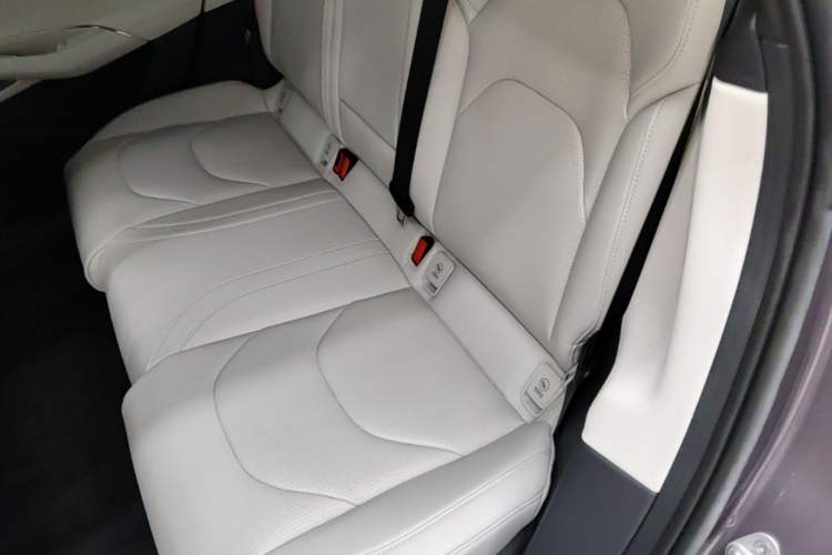Used Xiaomi Auto SU7 2024 Four-Wheel Drive Ultra-Long Range Advanced Intelligent Driving Max Edition Left Rear Seat
