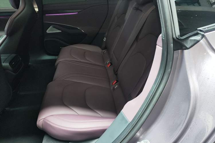 Used Xiaomi Auto SU7 2024 Rear-Drive Long-Range Intelligent Driving Version Left Rear Seat