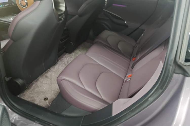 Used Xiaomi Auto SU7 2024 Rear-Drive Ultra-Long Range Advanced Pro-Level Intelligent Driving Version Left Rear Seat