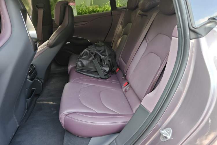 Used Xiaomi Auto SU7 2024 Four-Wheel Drive Ultra-Long Range Advanced Intelligent Driving Max Edition Left Rear Seat